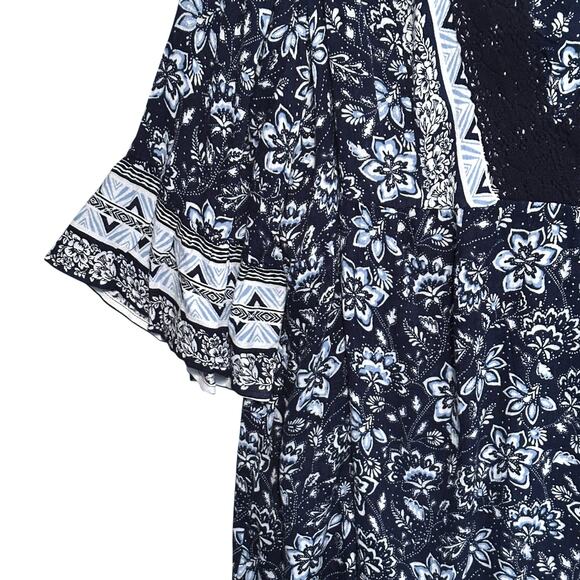 Catherines Lacy Peasant Top Woemns Size 0X Blue Floral Bell Sleeve Relaxed Flowy - Picture 5 of 8